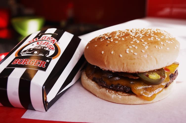 Klasszikus Black Cab Burger & krumpli